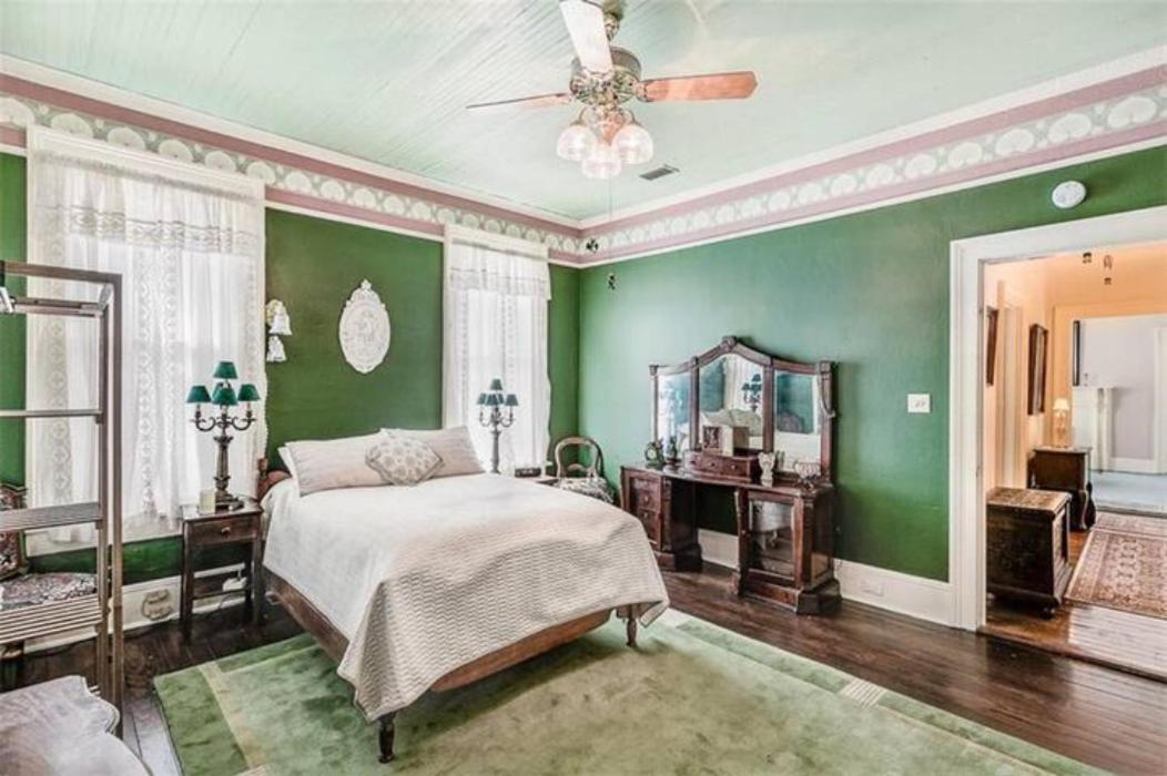 Mckean Manor Homestay *